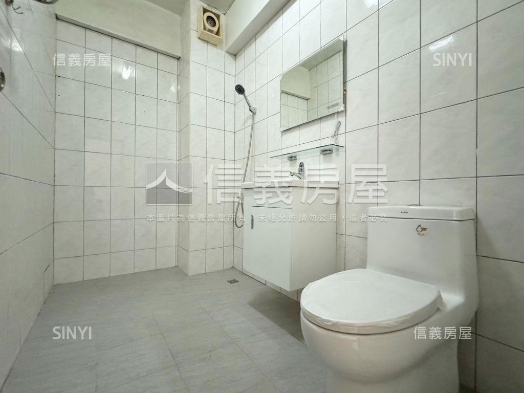 正中華路可前後進出金店面房屋室內格局與周邊環境