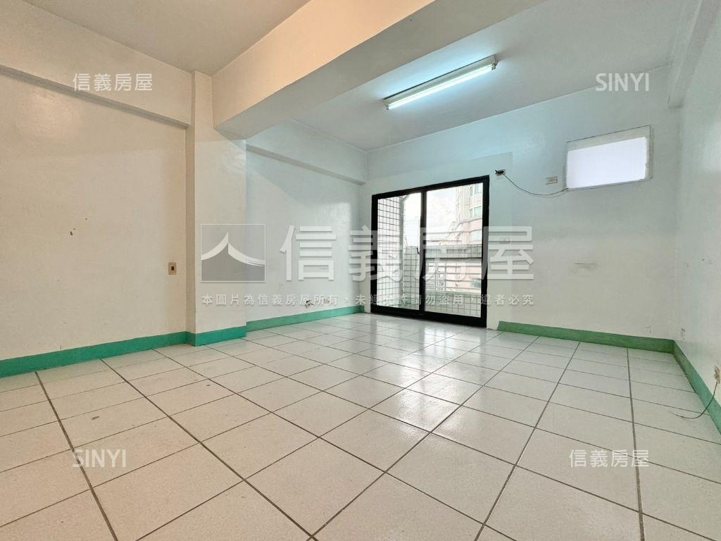 正中華路可前後進出金店面房屋室內格局與周邊環境