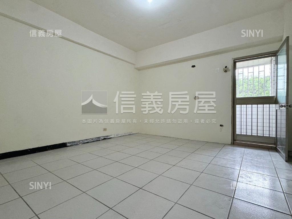 正中華路可前後進出金店面房屋室內格局與周邊環境