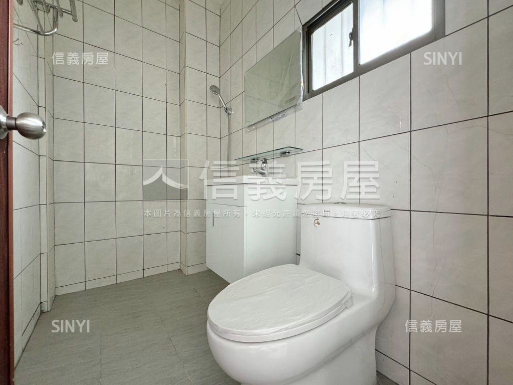正中華路可前後進出金店面房屋室內格局與周邊環境