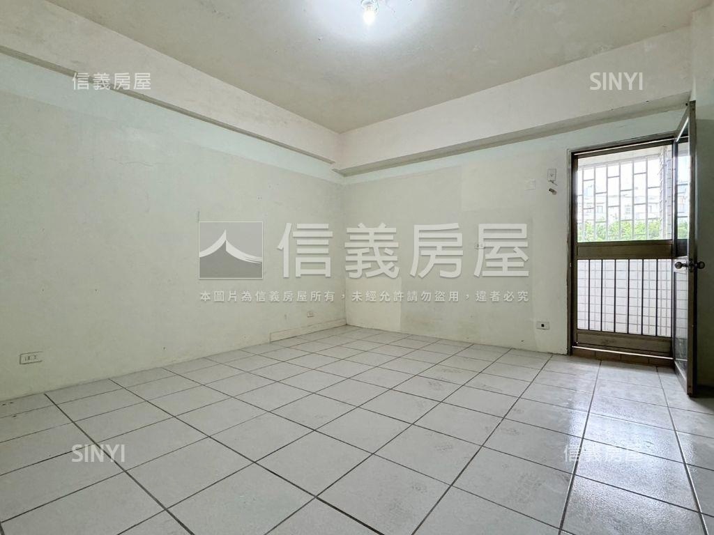 正中華路可前後進出金店面房屋室內格局與周邊環境