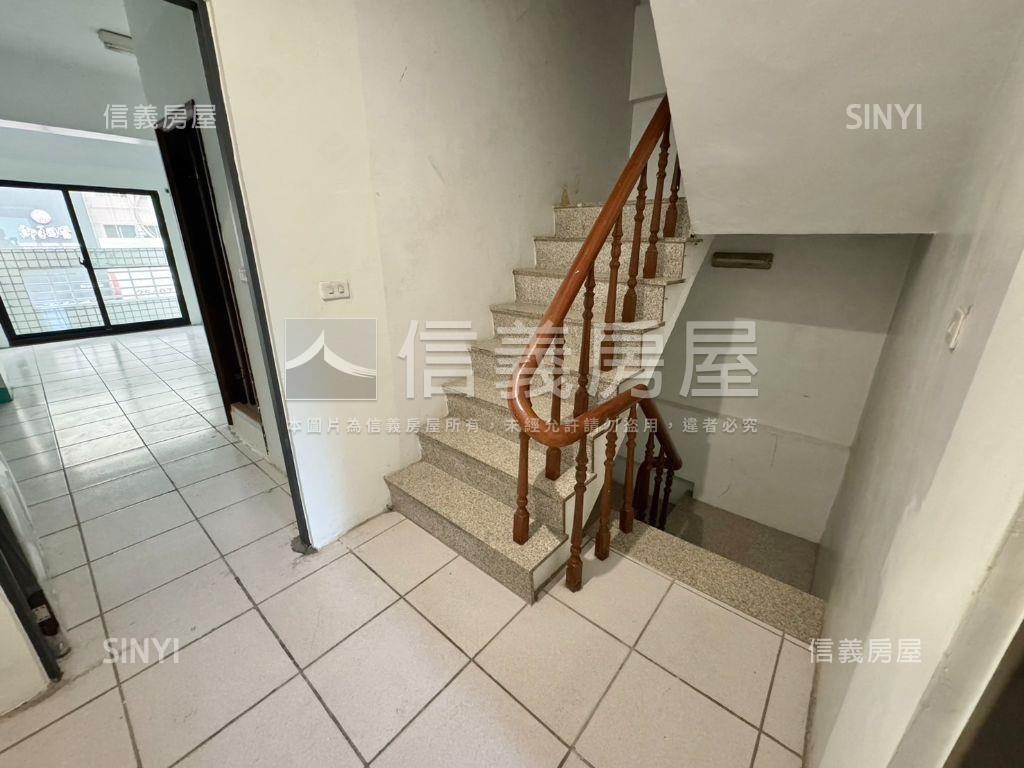 正中華路可前後進出金店面房屋室內格局與周邊環境