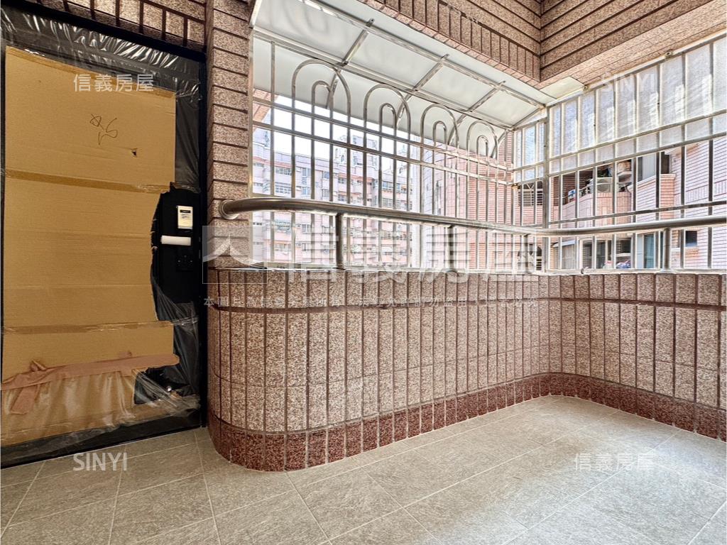 楠梓家樂福四房平車房屋室內格局與周邊環境