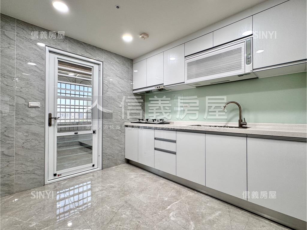 楠梓家樂福四房平車房屋室內格局與周邊環境