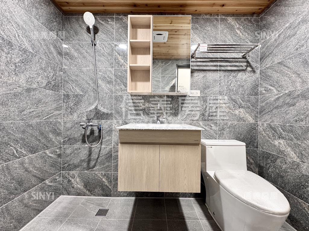 楠梓家樂福四房平車房屋室內格局與周邊環境