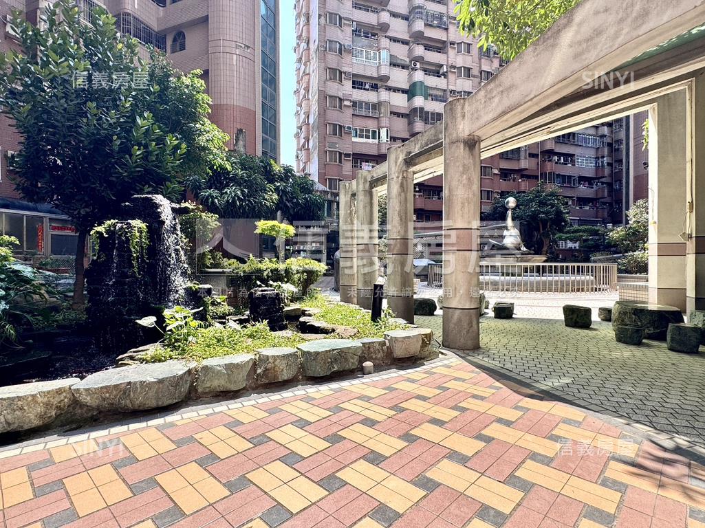 楠梓家樂福四房平車房屋室內格局與周邊環境