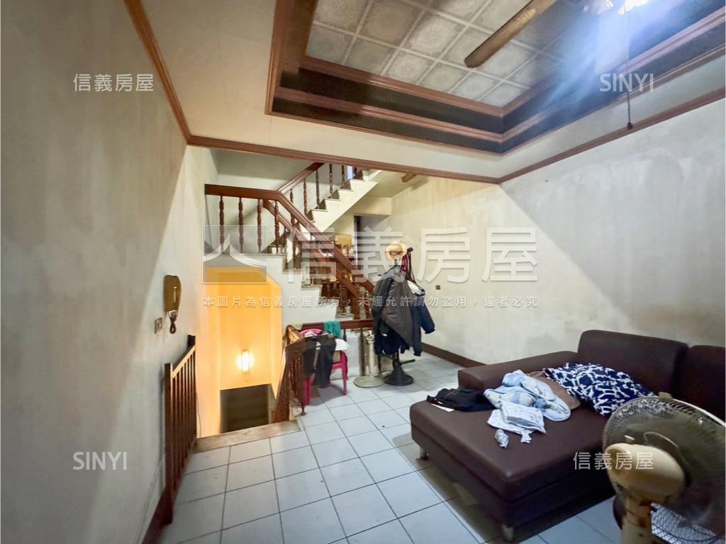 近捷運五塊厝正街透天房屋室內格局與周邊環境
