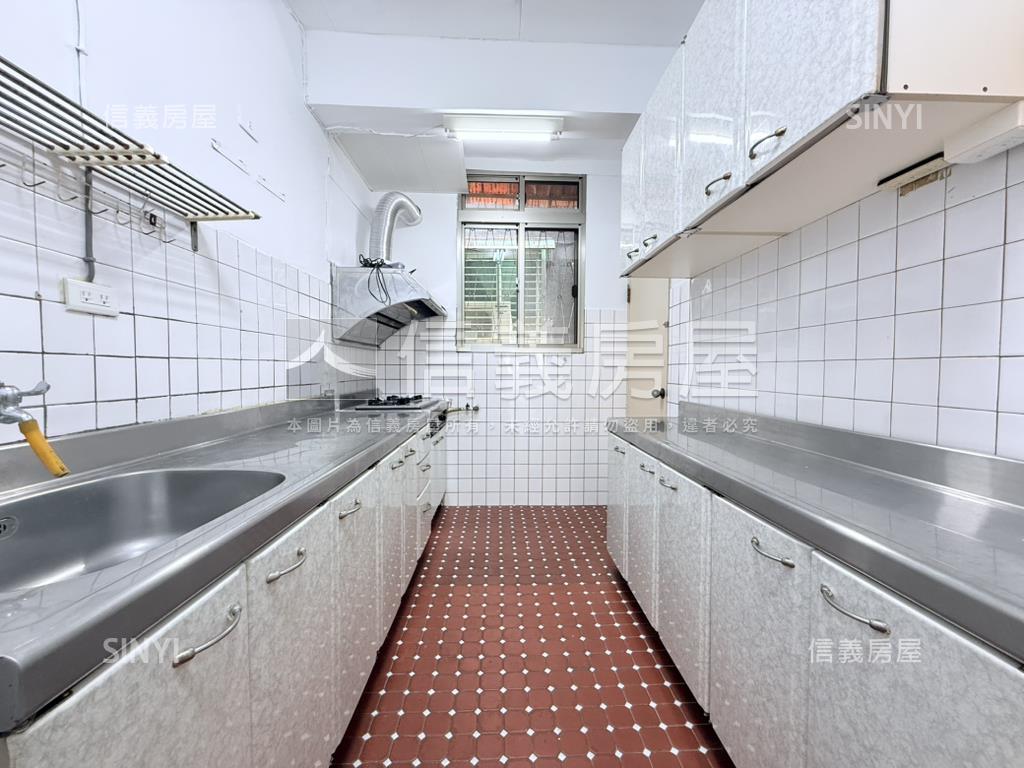 捷運秀朗三樓首購美寓房屋室內格局與周邊環境