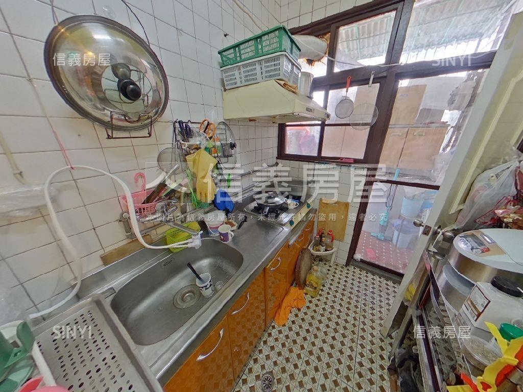 中正路精美邊間房屋室內格局與周邊環境