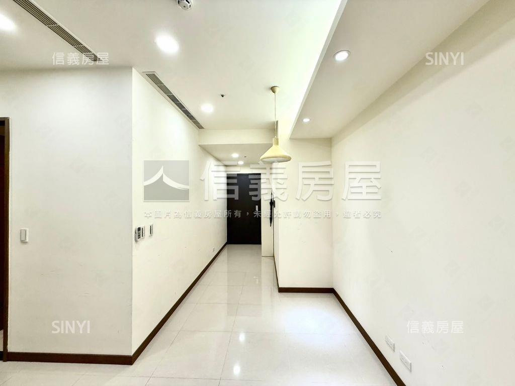 巨人邊間雙視角兩房房屋室內格局與周邊環境