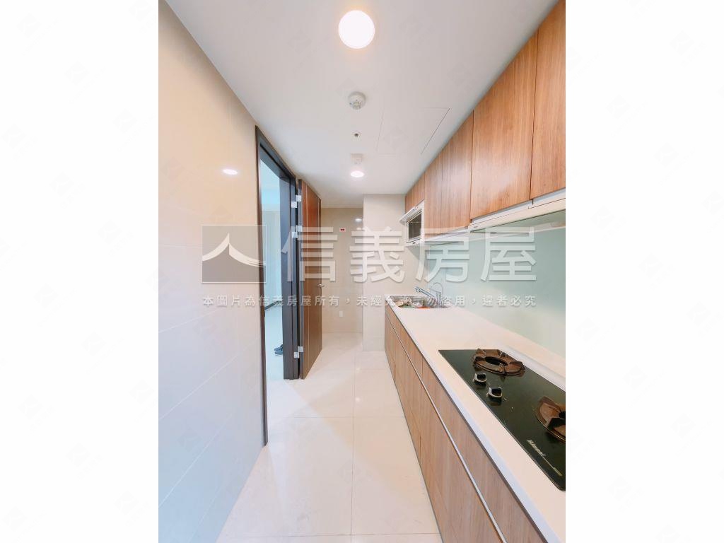 國泰首席、三房雙車位房屋室內格局與周邊環境