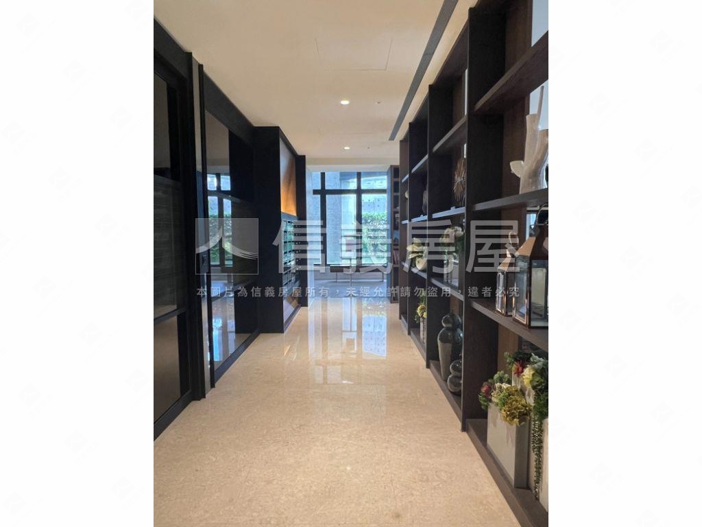 國泰首席、三房雙車位房屋室內格局與周邊環境