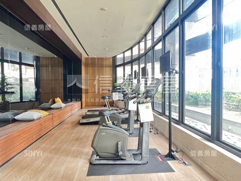 國泰首席、三房雙車位房屋室內格局與周邊環境