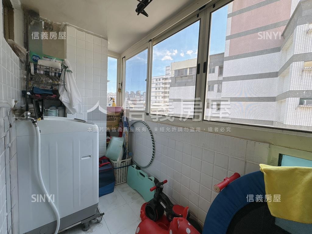 近新平國小舒適３房車位房屋室內格局與周邊環境