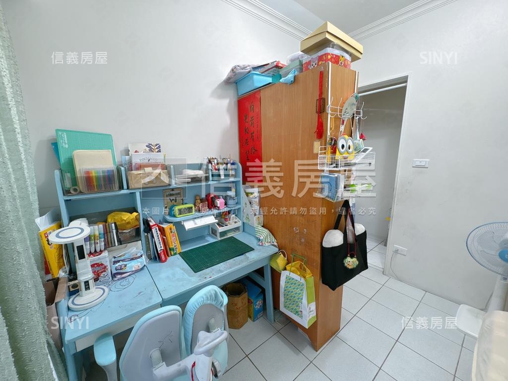 近新平國小舒適３房車位房屋室內格局與周邊環境