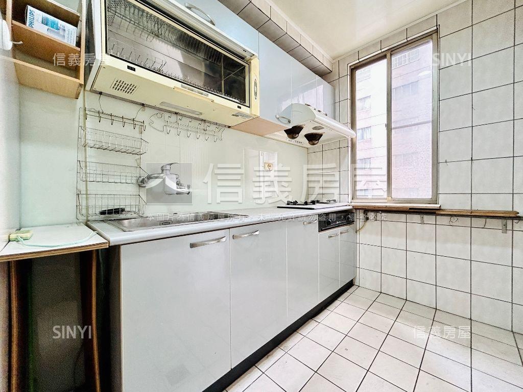 崇德大第三房車位可休旅房屋室內格局與周邊環境