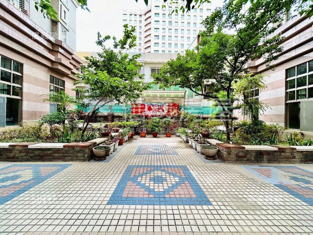 崇德大第三房車位可休旅房屋室內格局與周邊環境