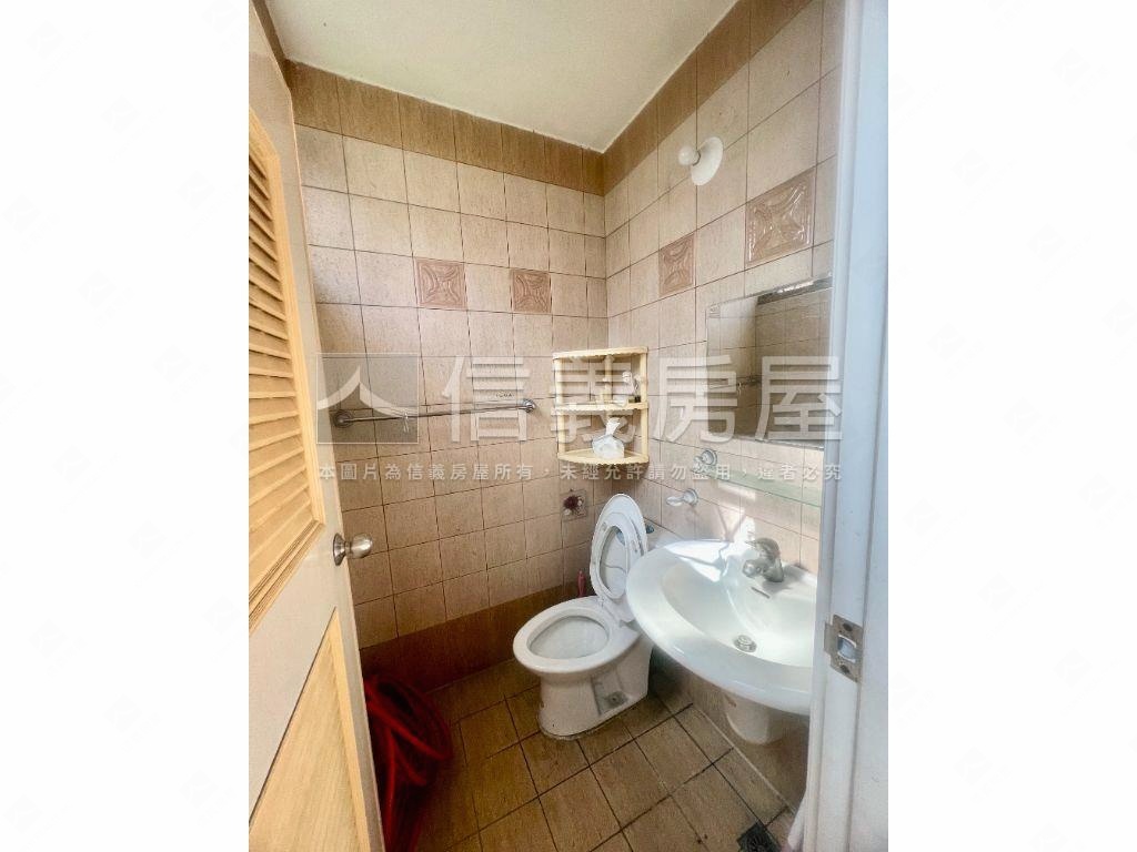 皇苑尊邸燙金店面★附車位房屋室內格局與周邊環境