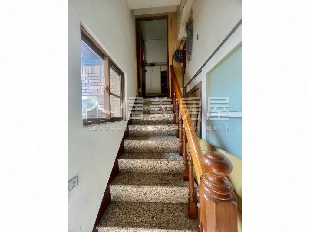 皇苑尊邸燙金店面★附車位房屋室內格局與周邊環境