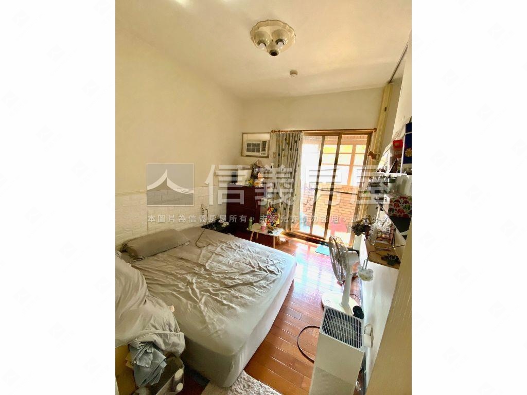 皇苑尊邸燙金店面★附車位房屋室內格局與周邊環境