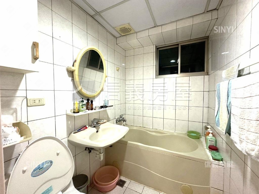 甲天厦高樓兩房房屋室內格局與周邊環境