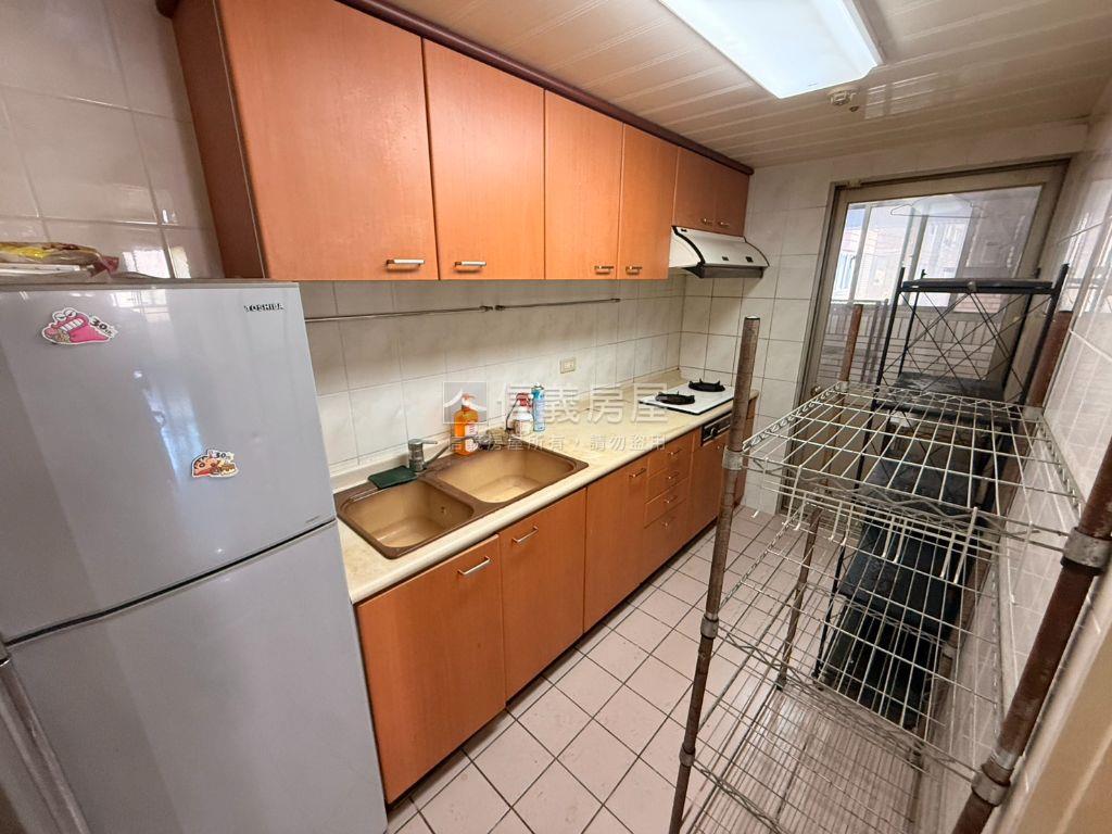 荷蘭村三房採光佳六樓房屋室內格局與周邊環境