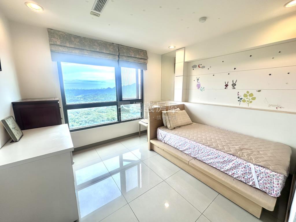 環遊郡樓中樓景觀美房房屋室內格局與周邊環境