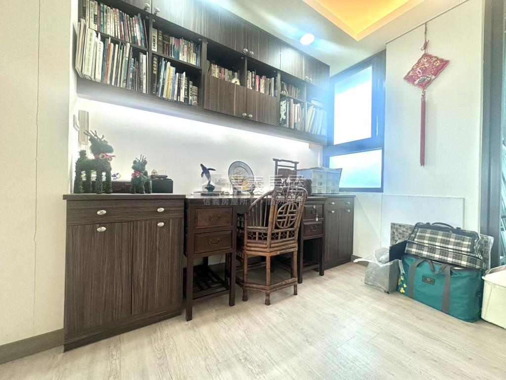 環遊郡樓中樓景觀美房房屋室內格局與周邊環境