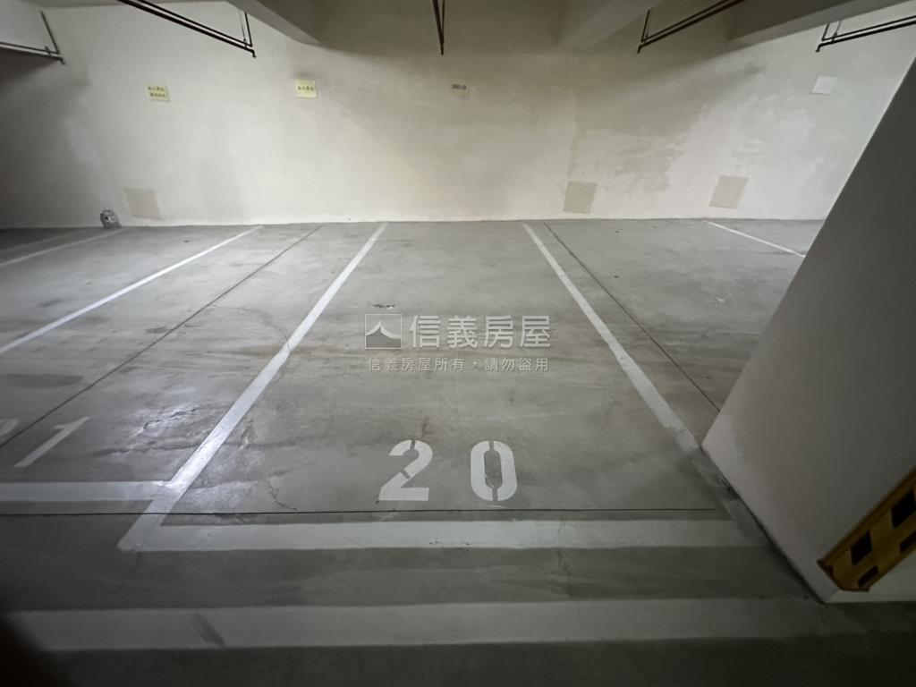 環遊郡樓中樓景觀美房房屋室內格局與周邊環境