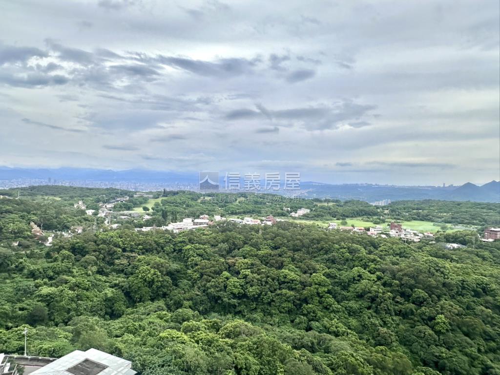 環遊郡樓中樓景觀美房房屋室內格局與周邊環境