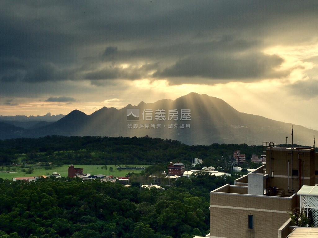 環遊郡樓中樓景觀美房房屋室內格局與周邊環境