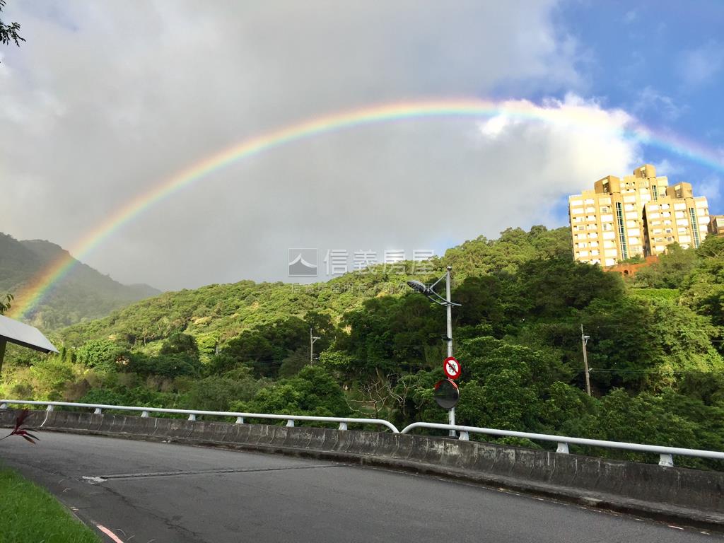 環遊郡樓中樓景觀美房房屋室內格局與周邊環境