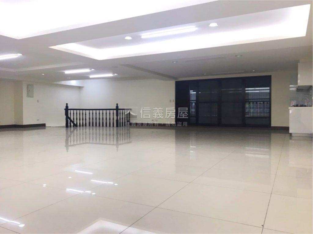 無住字樣｜醒目面寬金店面房屋室內格局與周邊環境