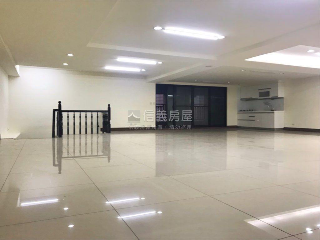 無住字樣｜醒目面寬金店面房屋室內格局與周邊環境