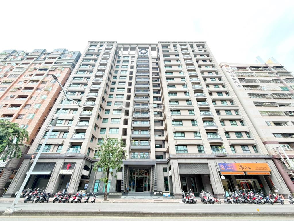 無住字樣｜醒目面寬金店面房屋室內格局與周邊環境