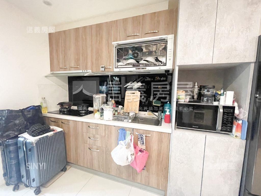 欣富築稀有挑高大採光房屋室內格局與周邊環境