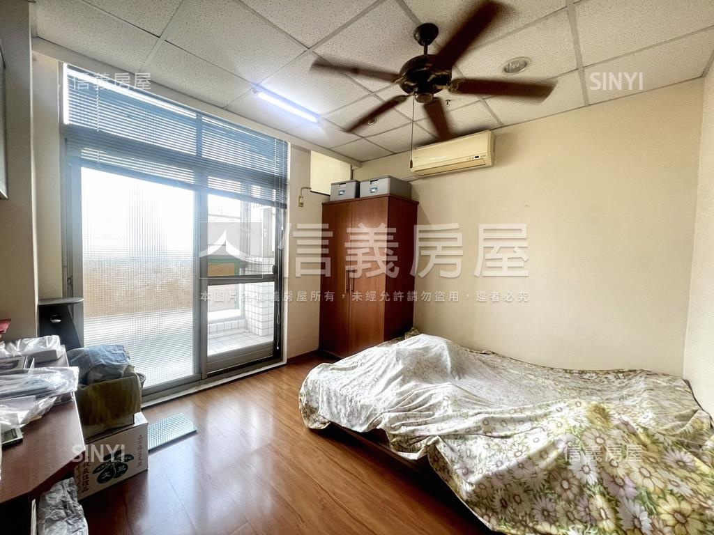 東區次頂樓四房平車房屋室內格局與周邊環境