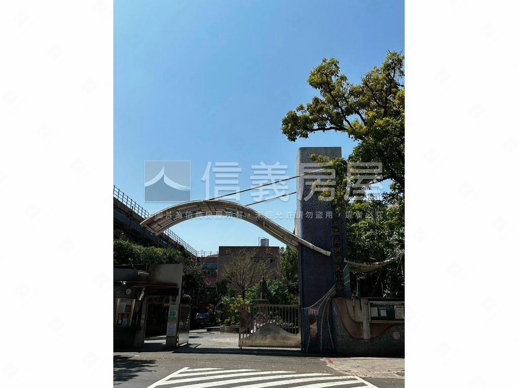 面賞１０１近公園三樓美寓房屋室內格局與周邊環境