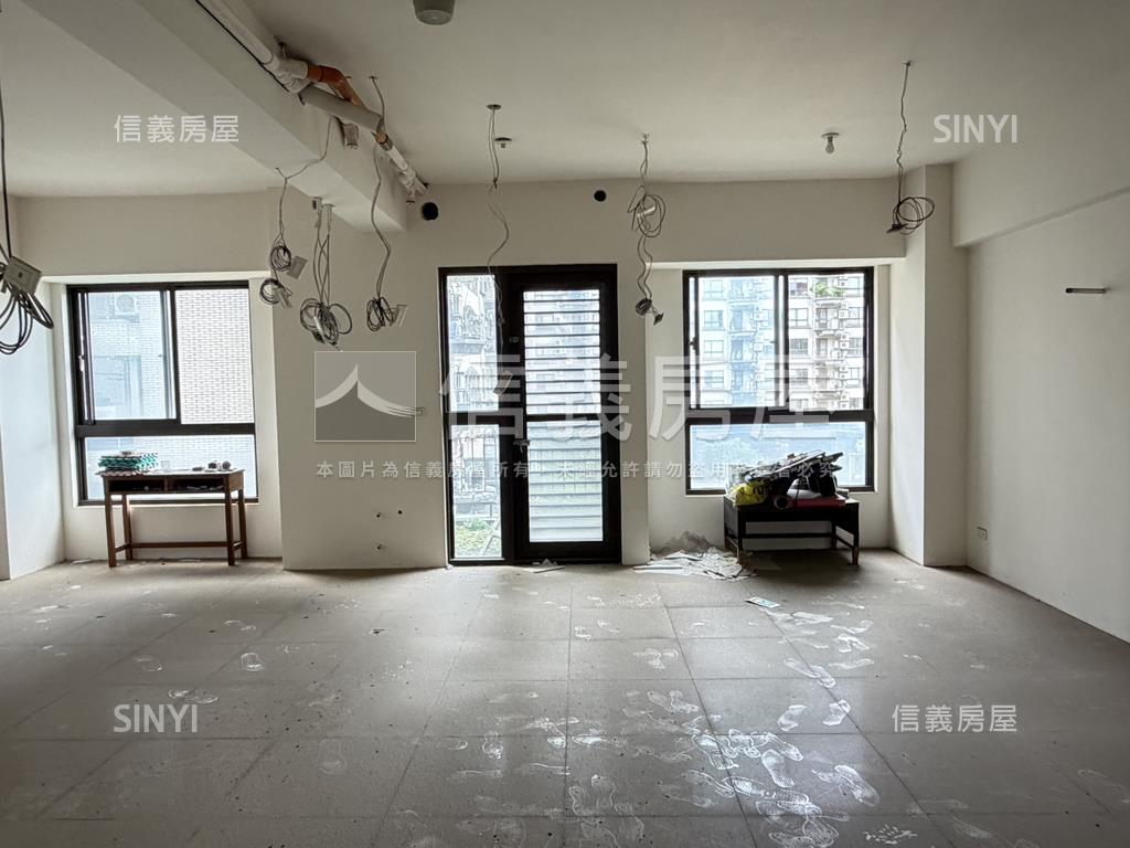 綠灣稀有毛胚房屋室內格局與周邊環境