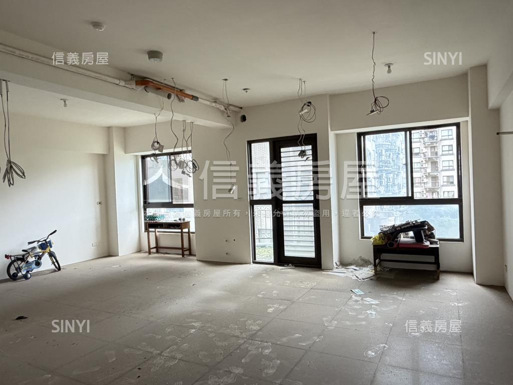 綠灣稀有毛胚房屋室內格局與周邊環境