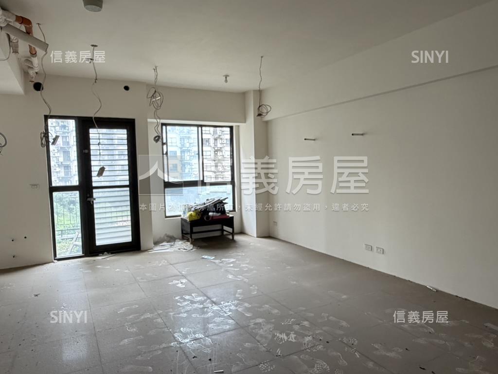 綠灣稀有毛胚房屋室內格局與周邊環境