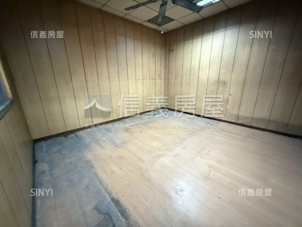 中西區寬約１０米角窗店房屋室內格局與周邊環境
