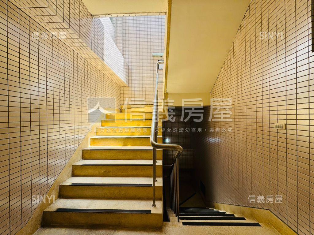 潮州街稀有車位房屋室內格局與周邊環境