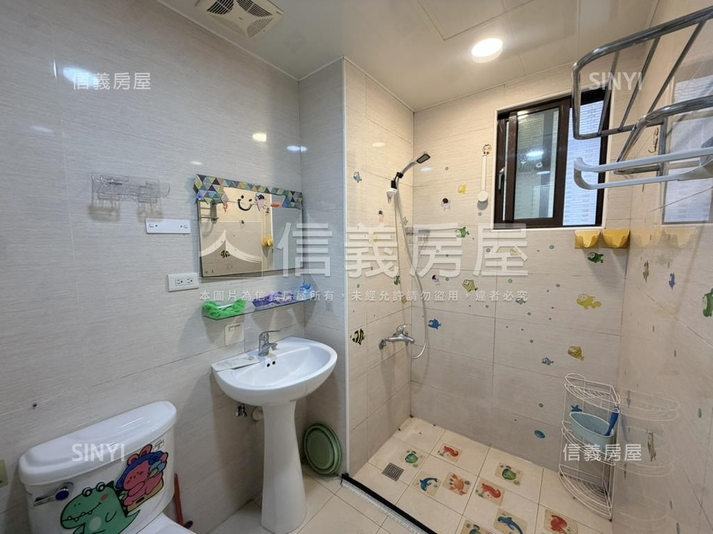 及第Ｄ棟稀有出售房屋室內格局與周邊環境