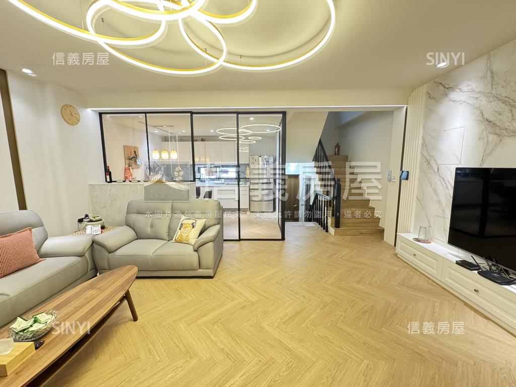 百萬美裝潢自有車庫透天房屋室內格局與周邊環境