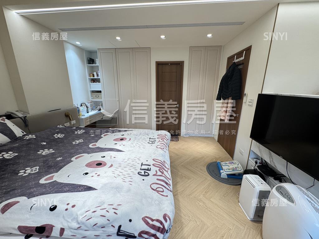 百萬美裝潢自有車庫透天房屋室內格局與周邊環境