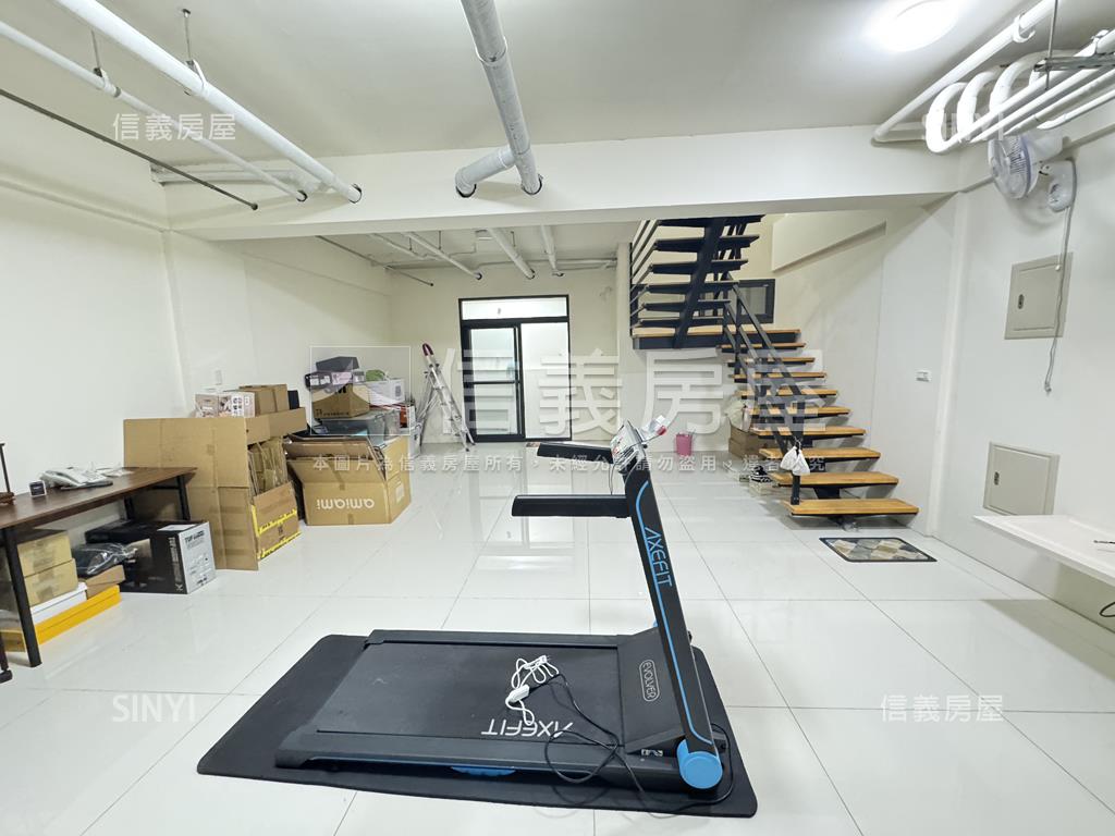 百萬美裝潢自有車庫透天房屋室內格局與周邊環境