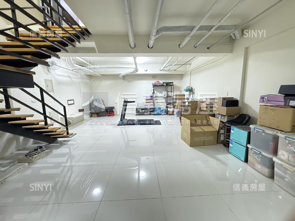 百萬美裝潢自有車庫透天房屋室內格局與周邊環境