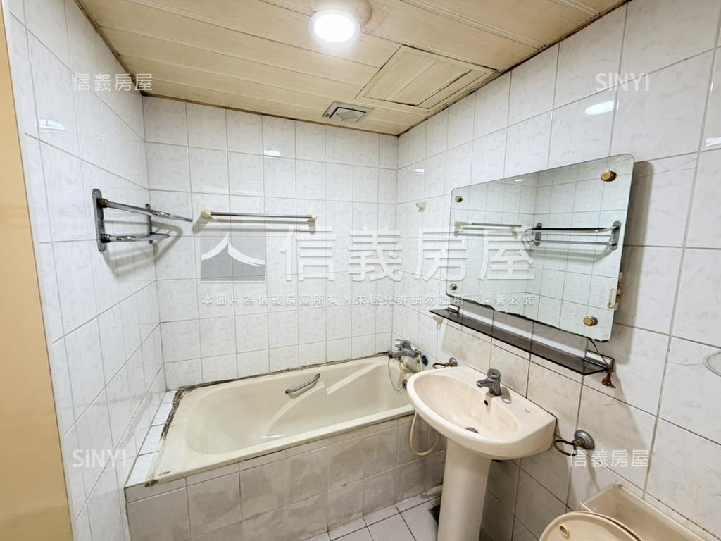 陸光綠景四房車位稀有釋出房屋室內格局與周邊環境