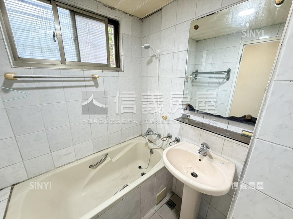 陸光綠景四房車位稀有釋出房屋室內格局與周邊環境